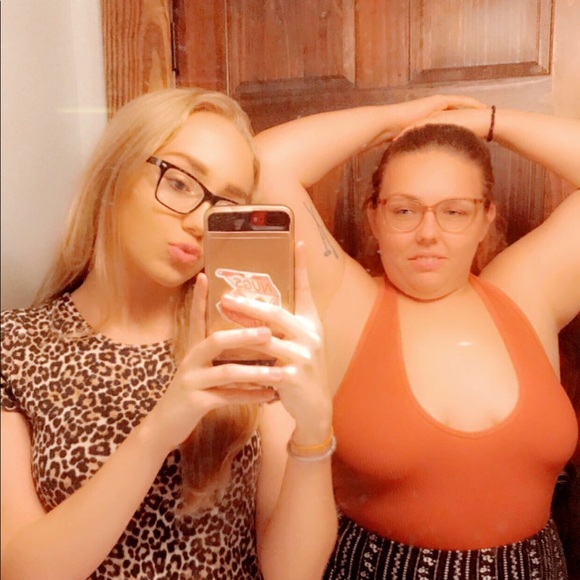 Meet your Posher, Madison - Picture 3 of 3